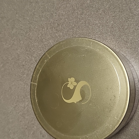 Senegence translucent loose powder - Picture 1 of 3